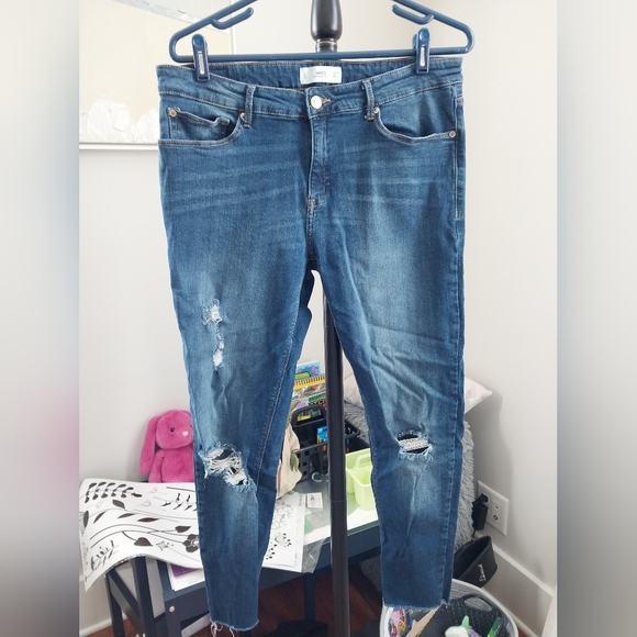 MNG - Distressed Skinny Jeans - Picture 3 of 7